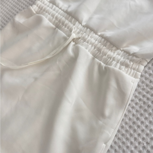 Women's Airy Sleek Dress - All In Motion Cream NWT szM - Picture 6 of 6